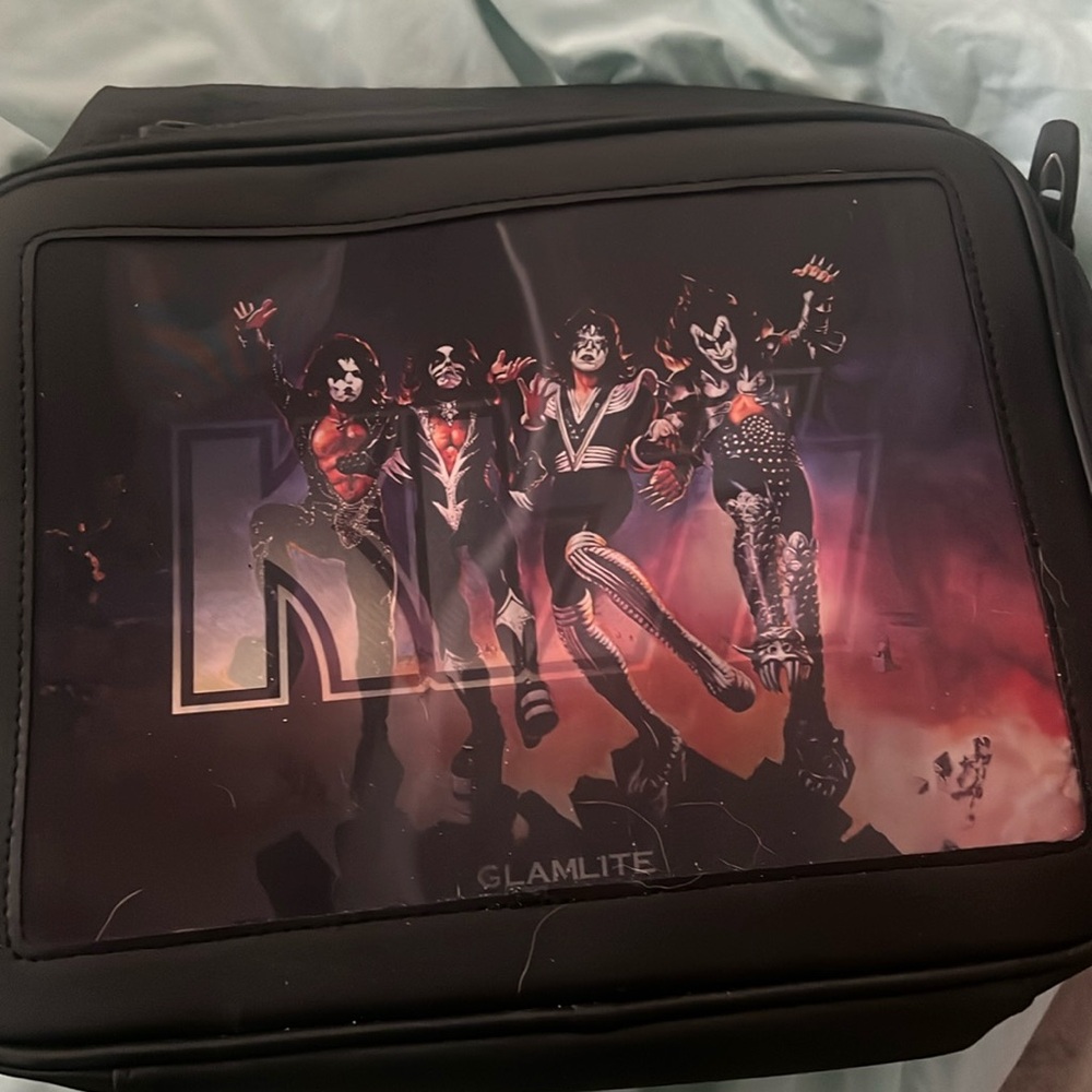 Kiss makeup bag